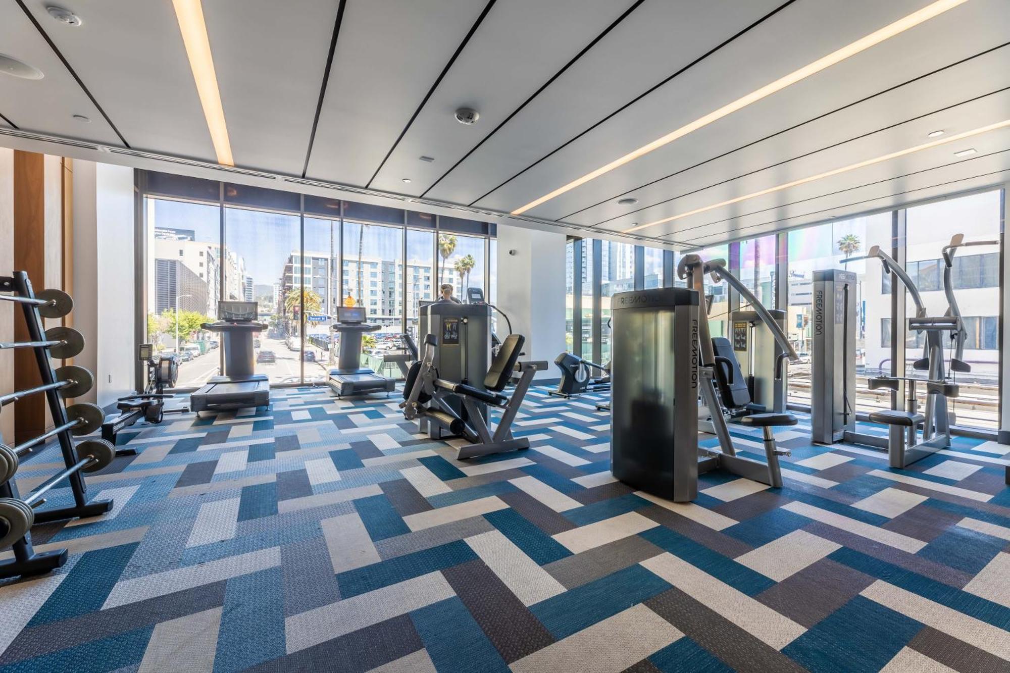 Luxury In Hollywood With Pool I Gym I Free Parking * Los Angeles